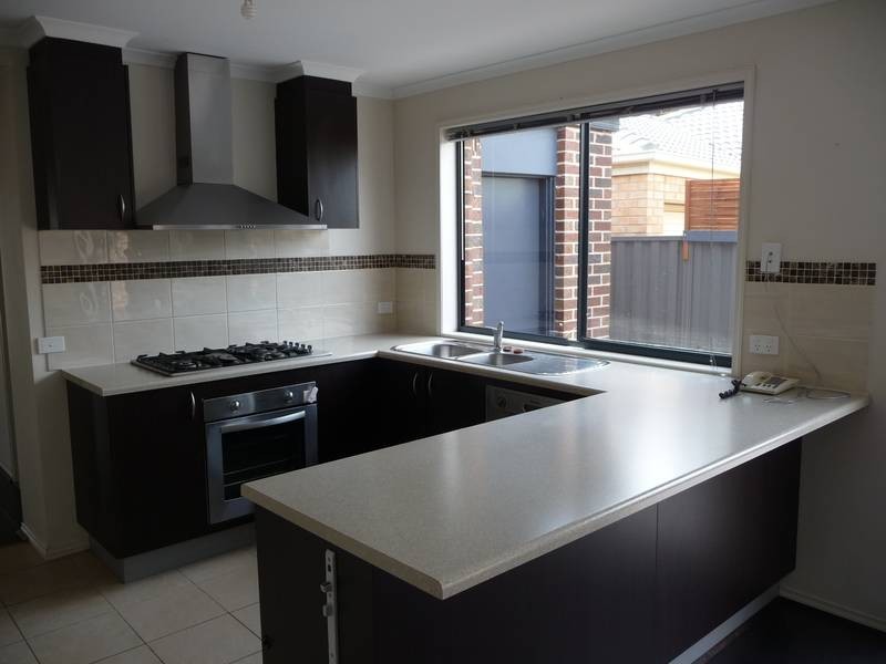 10 BELLFIELD CRT, Wyndham Vale VIC 3024