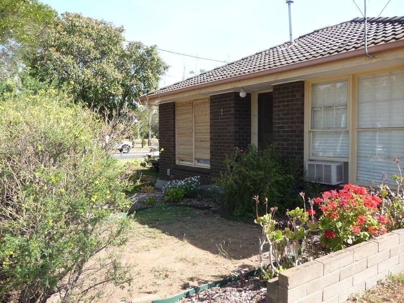 1/2 Railway Avenue, Werribee VIC 3030
