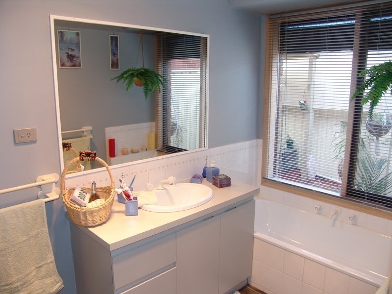 61 Bartlett Crescent, Hoppers Crossing VIC 3029