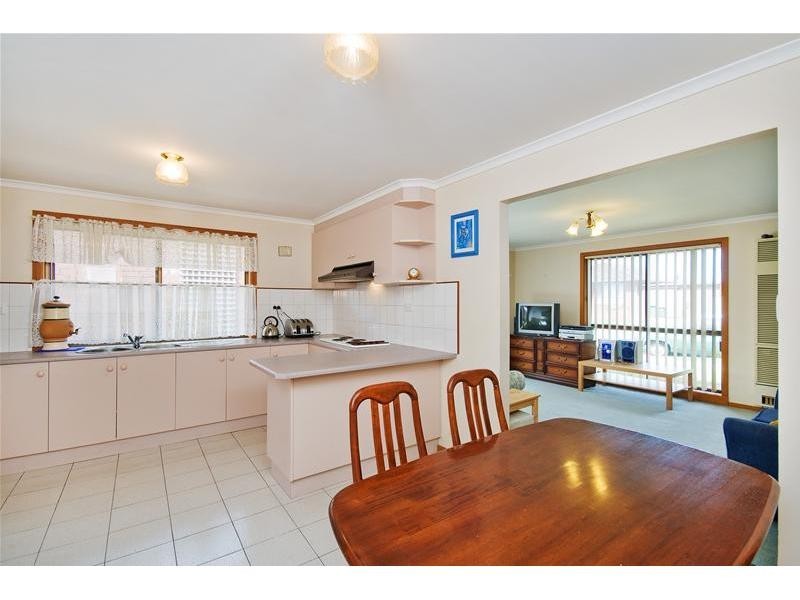 2/39 Chirnside Avenue, Werribee VIC 3030