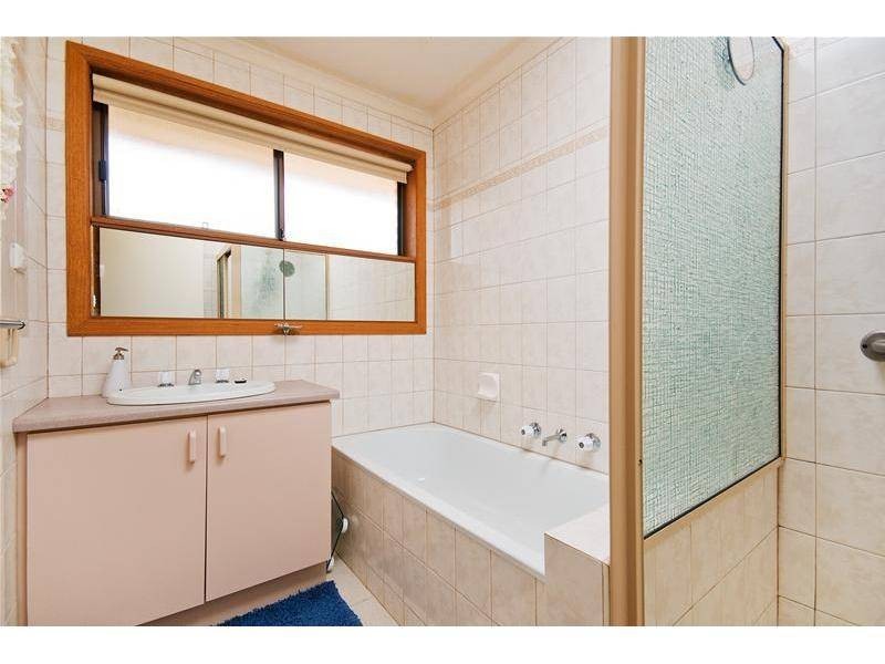 2/39 Chirnside Avenue, Werribee VIC 3030