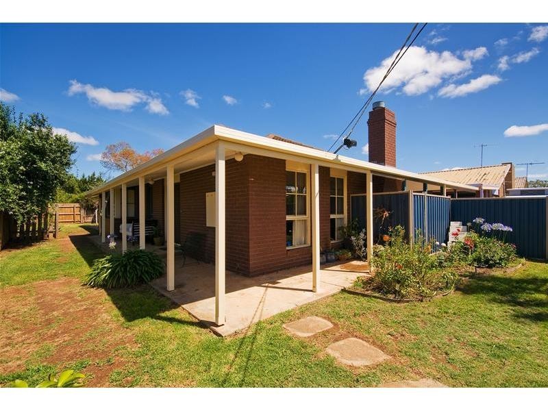 32 Daphne Crescent, Werribee VIC 3030