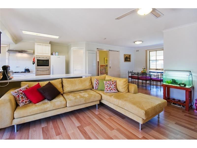 32 Daphne Crescent, Werribee VIC 3030