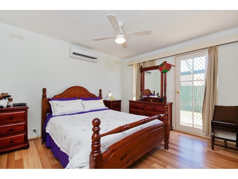 32 Daphne Crescent, Werribee VIC 3030