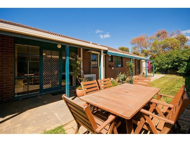 32 Daphne Crescent, Werribee VIC 3030