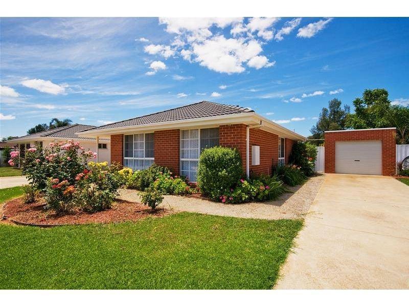 3/23 Finch Road, Werribee South VIC 3030