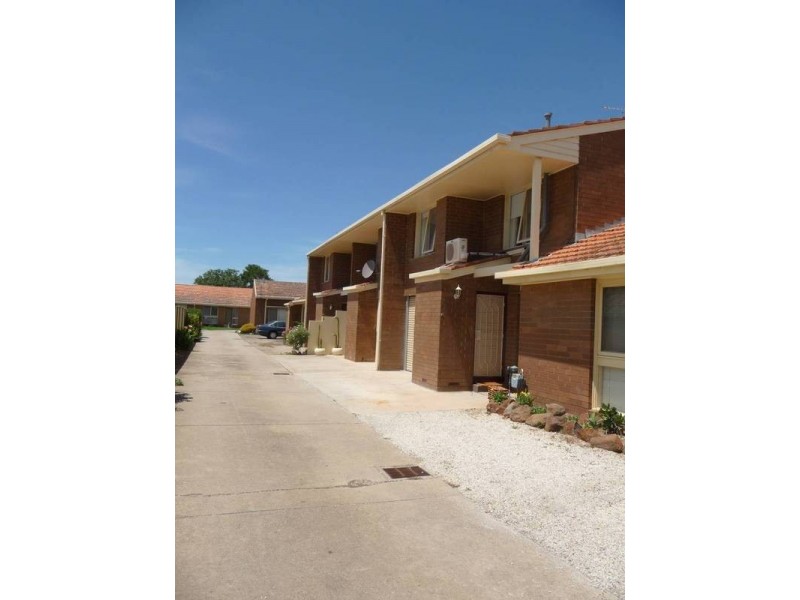 3/27 Deutgum Street, Werribee VIC 3030