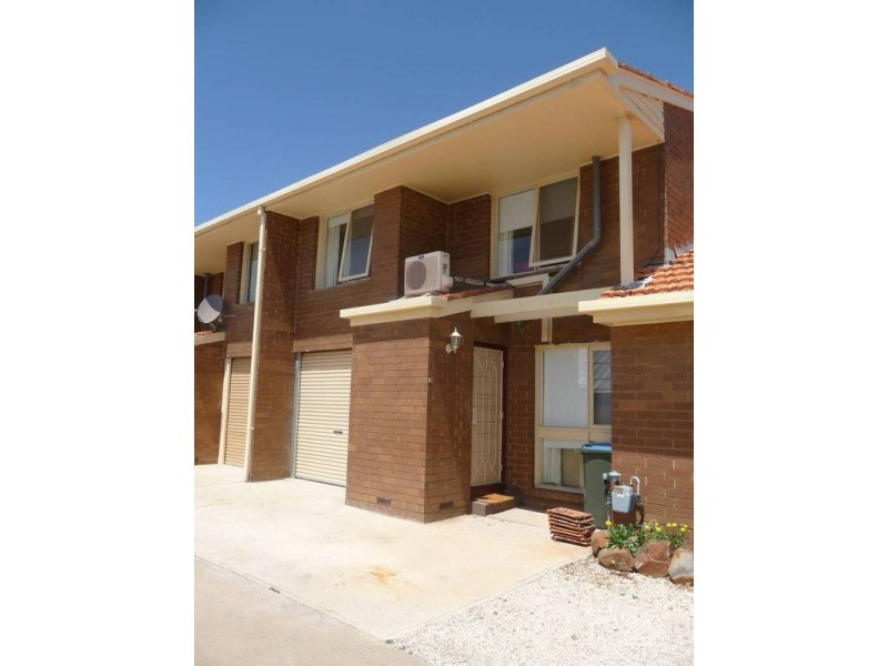 3/27 Deutgum Street, Werribee VIC 3030