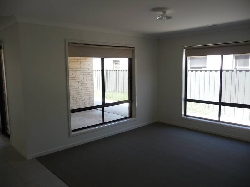 9 Woburn Crescent, Wyndham Vale VIC 3024