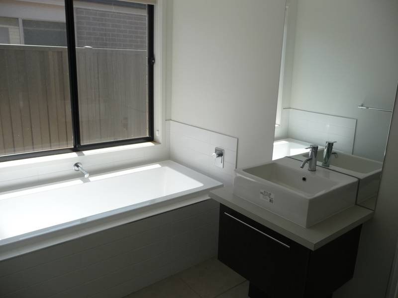 9 Woburn Crescent, Wyndham Vale VIC 3024