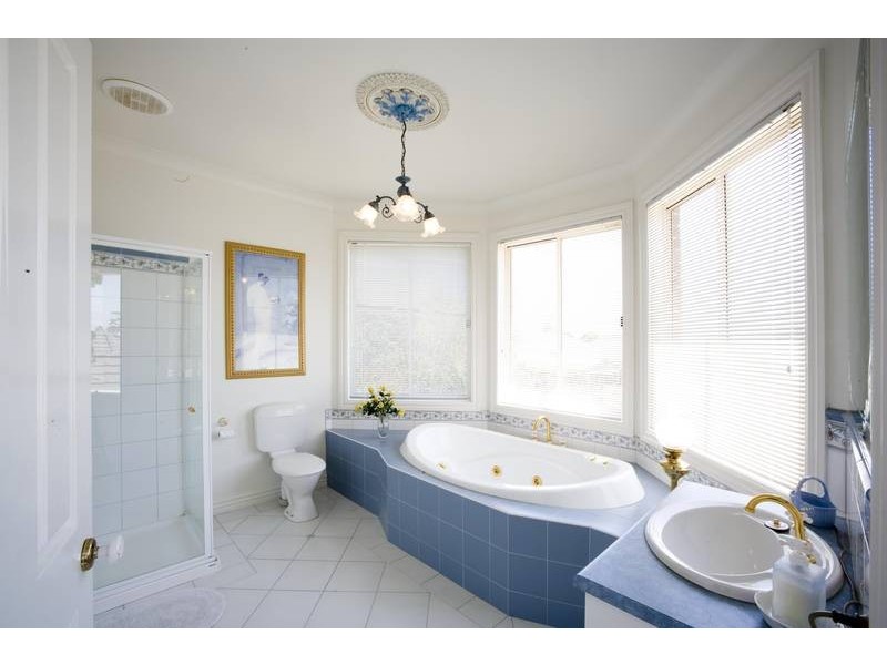 22 Oaktree Ave, Wyndham Vale VIC 3024