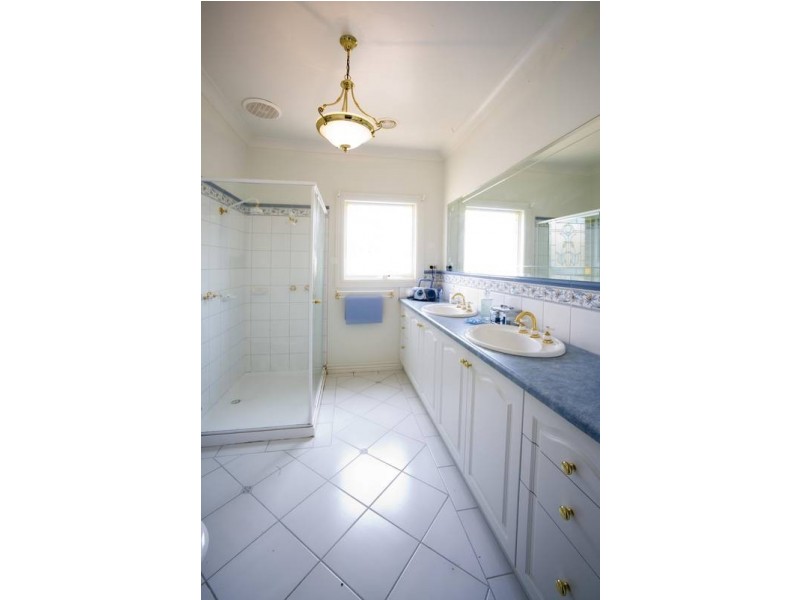 22 Oaktree Ave, Wyndham Vale VIC 3024