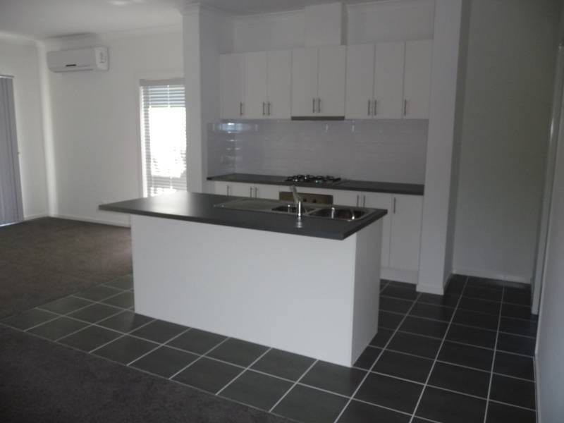 2/34 Tarneit Road, Werribee VIC 3030