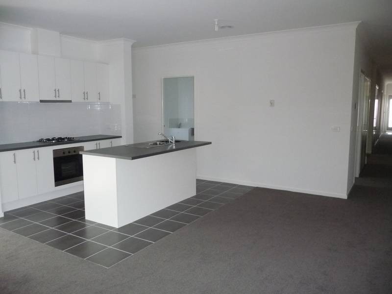 2/34 Tarneit Road, Werribee VIC 3030