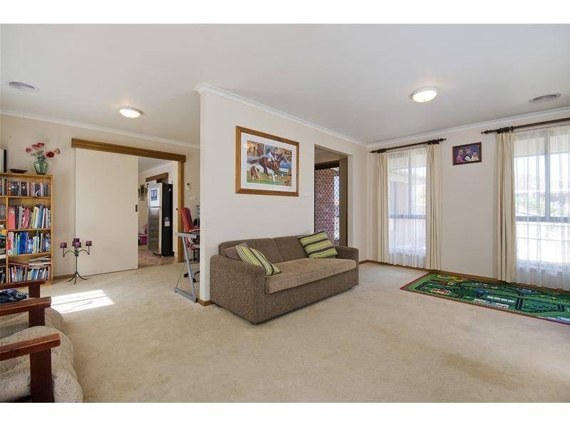 17 Courtney Avenue, Hoppers Crossing VIC 3029