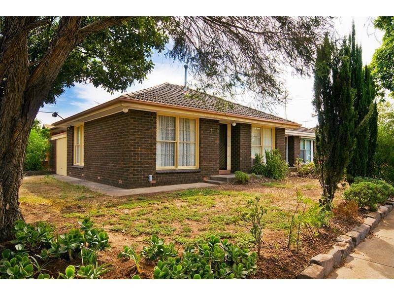 1/2 Railway Avenue, Werribee VIC 3030