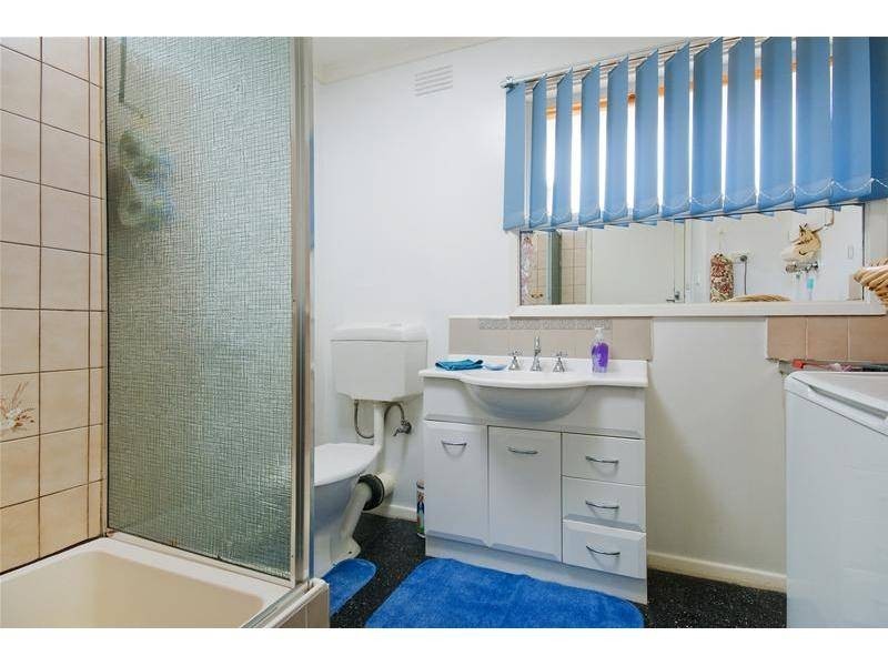 1/2 Railway Avenue, Werribee VIC 3030