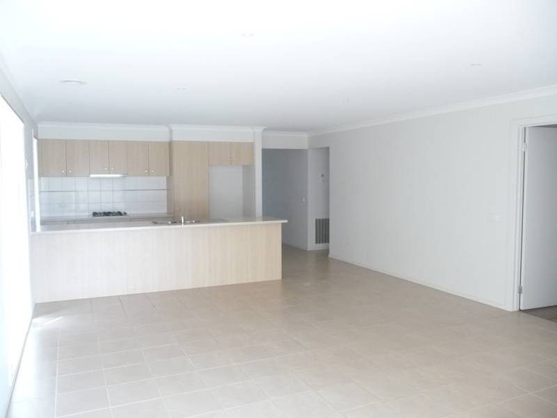 27 Crissa Cct, Tarneit VIC 3029