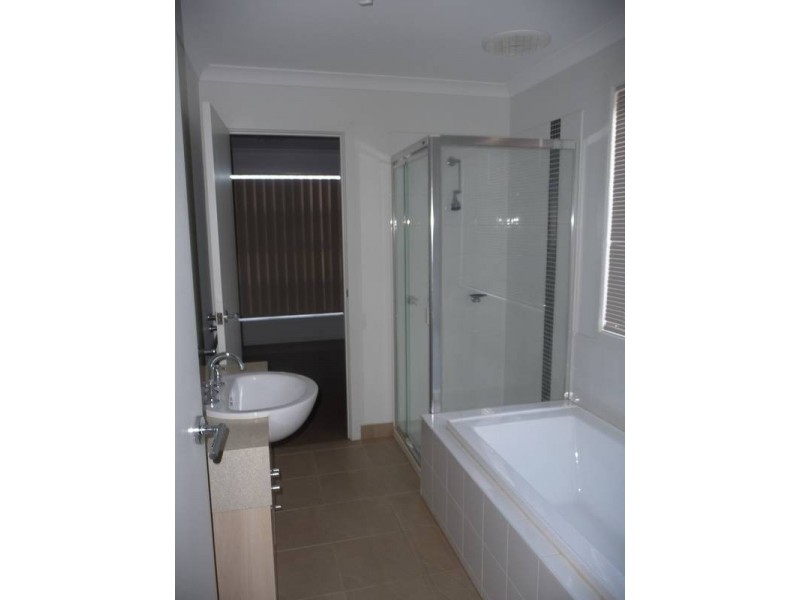 27 Crissa Cct, Tarneit VIC 3029