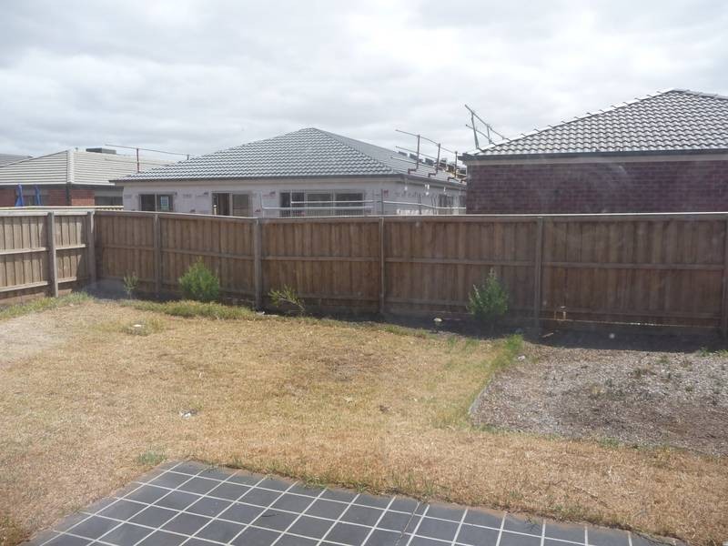 27 Crissa Cct, Tarneit VIC 3029