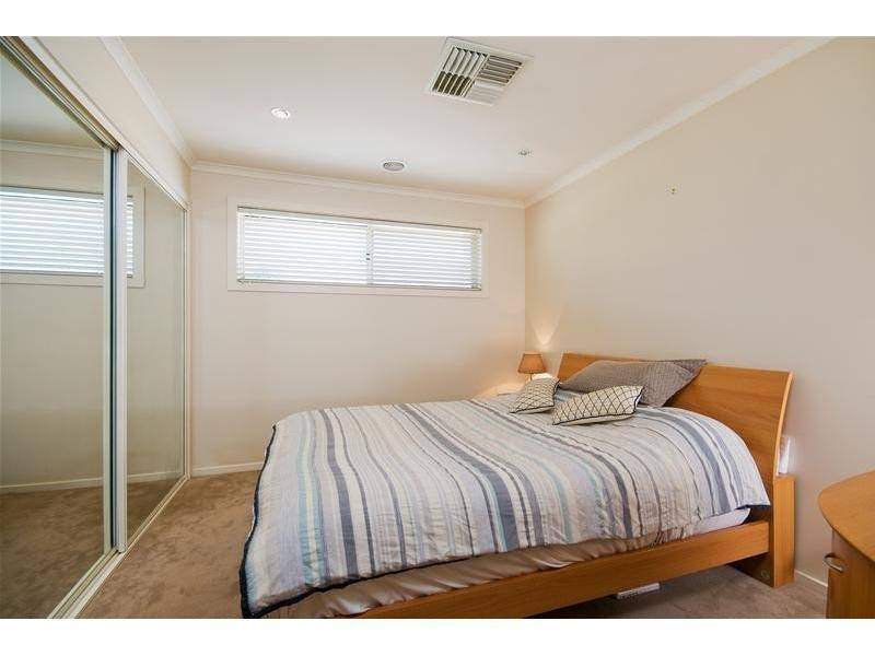 2/36 Mortimer Street, Werribee VIC 3030