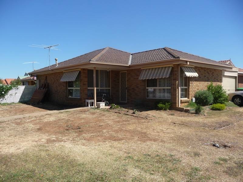 15 St Lawrence Close, Werribee VIC 3030