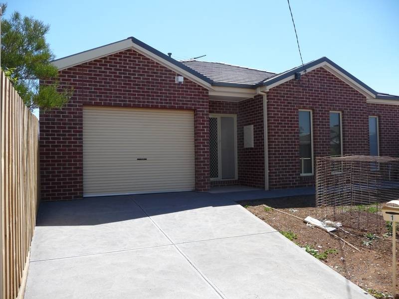 2/3 BUCKINGHAM DRIVE, Wyndham Vale VIC 3024