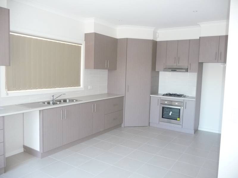2/3 BUCKINGHAM DRIVE, Wyndham Vale VIC 3024