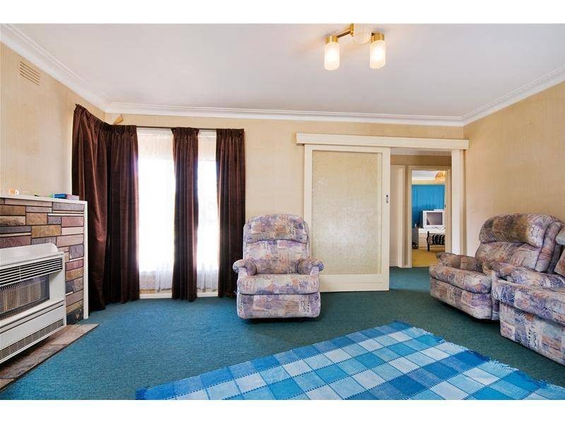 8 Elizabeth Avenue, Werribee VIC 3030