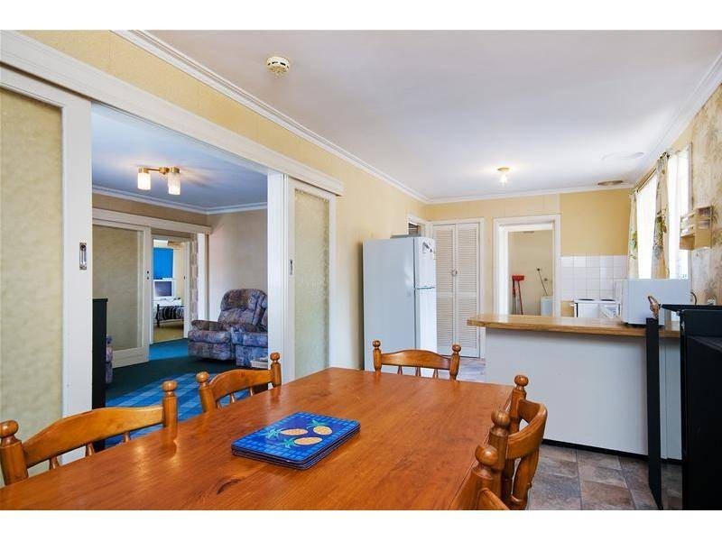 8 Elizabeth Avenue, Werribee VIC 3030