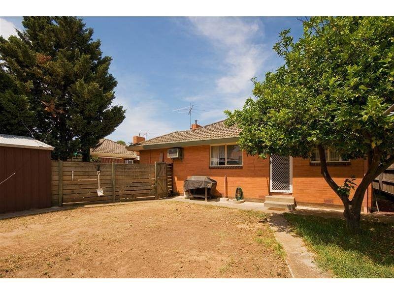 8 Elizabeth Avenue, Werribee VIC 3030