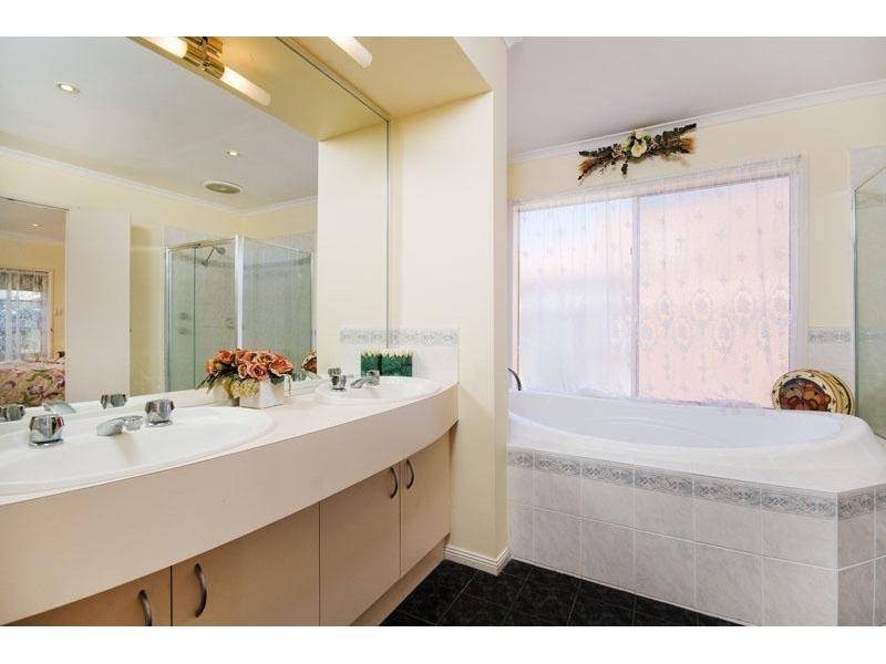 54 Birchwood Boulevard, Hoppers Crossing VIC 3029