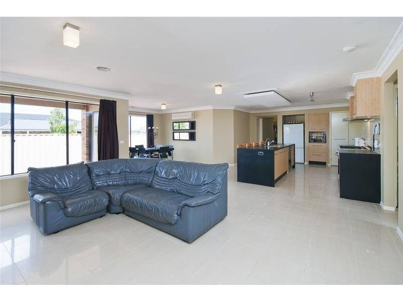 5 Barchester Avenue, Truganina VIC 3029