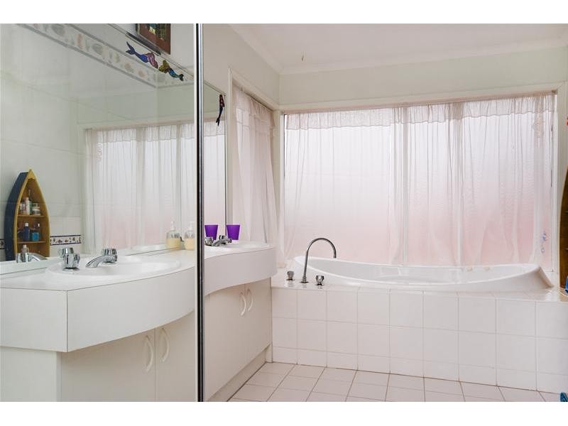 3 Trentham Close, Hoppers Crossing VIC 3029