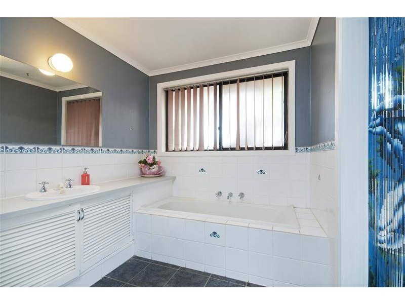 11 Gloucester Court, Werribee VIC 3030