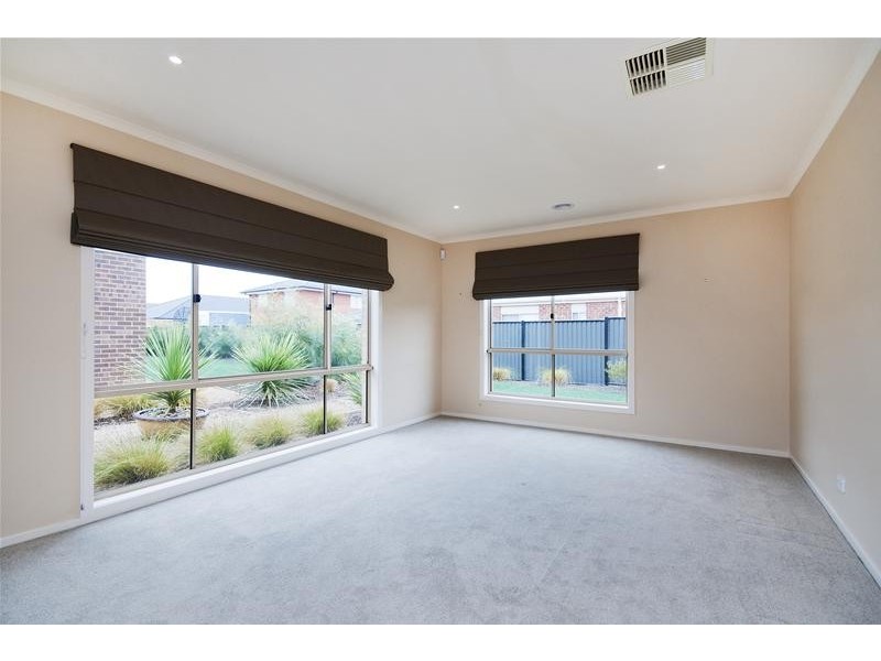 22 Hummingbird Boulevard, Tarneit VIC 3029