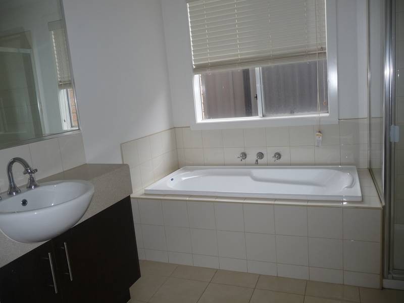 1 Balladong Crescent, Tarneit VIC 3029