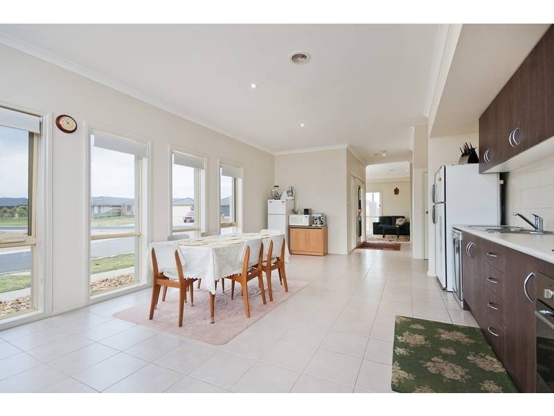 14 East Cornhill Dve, Point Cook VIC 3030