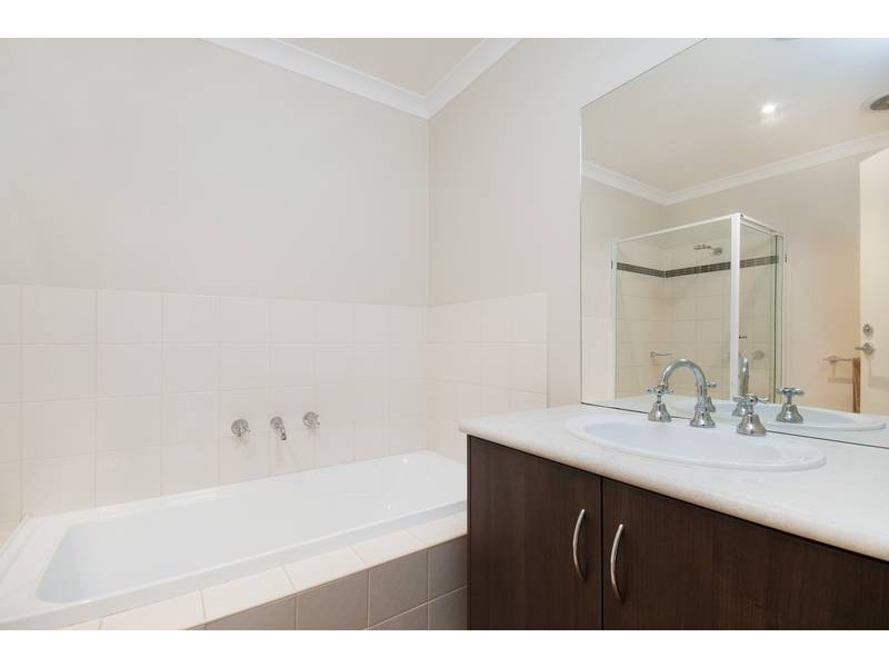 14 East Cornhill Dve, Point Cook VIC 3030