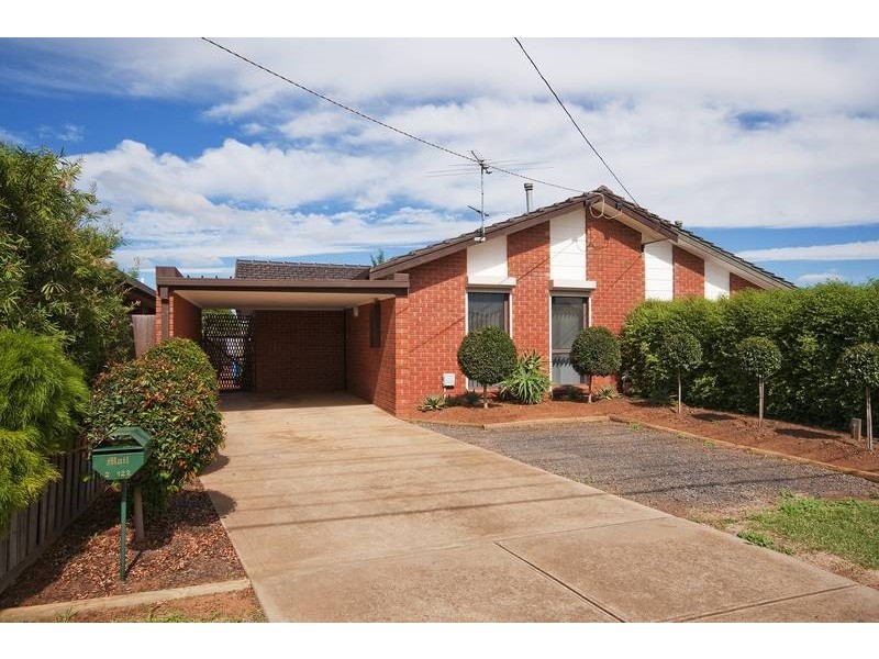 2/122 Tower Rd, Werribee VIC 3030