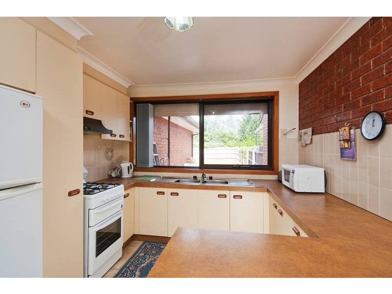 2/122 Tower Rd, Werribee VIC 3030