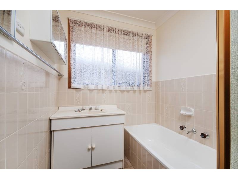 2/122 Tower Rd, Werribee VIC 3030