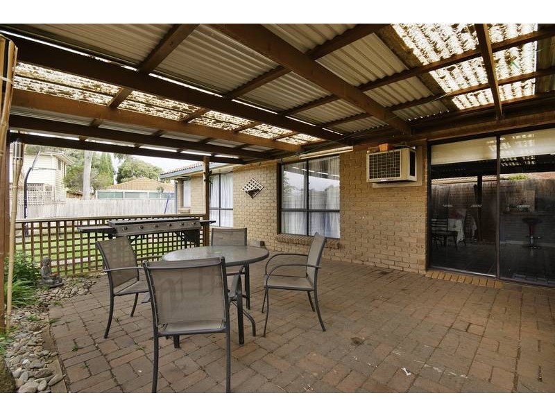 11 Gloucester Crt, Werribee VIC 3030