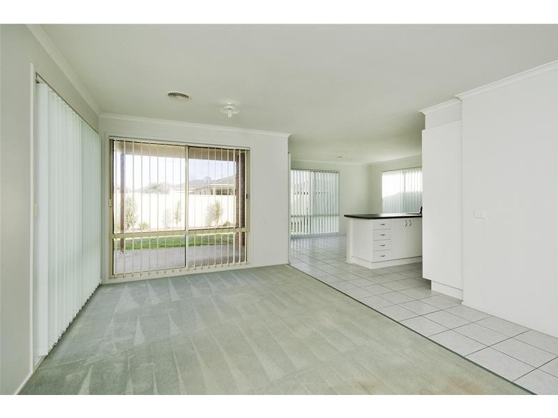 4 Beveridge Court, Point Cook VIC 3030