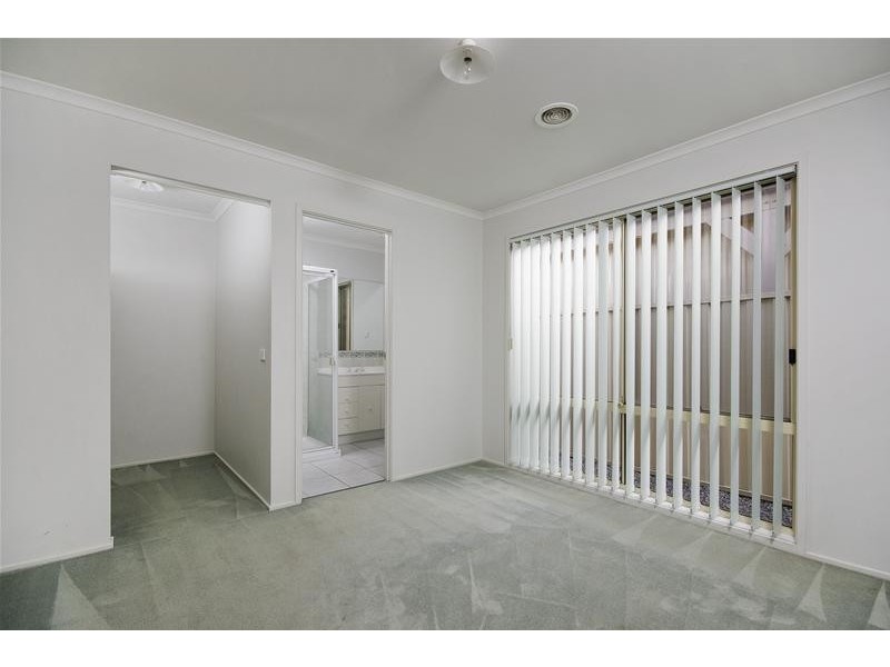 4 Beveridge Court, Point Cook VIC 3030