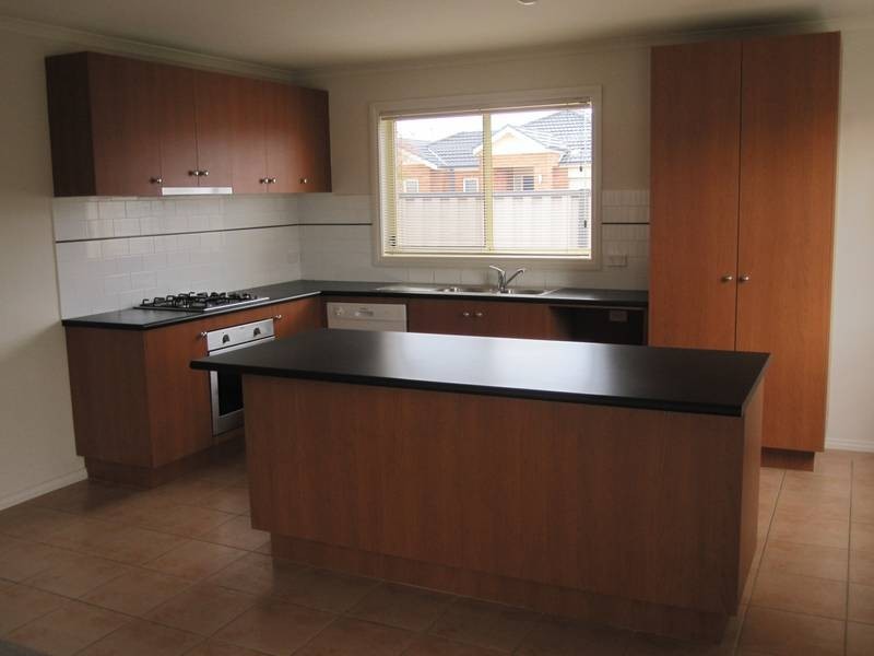 8 Hollows Circuit, Tarneit VIC 3029