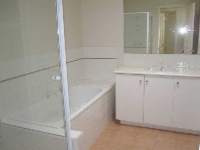 8 Hollows Circuit, Tarneit VIC 3029