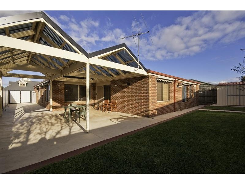6 Yankos Drive, Werribee VIC 3030