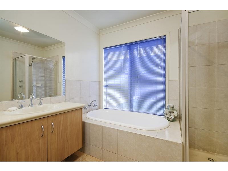 6 Yankos Drive, Werribee VIC 3030