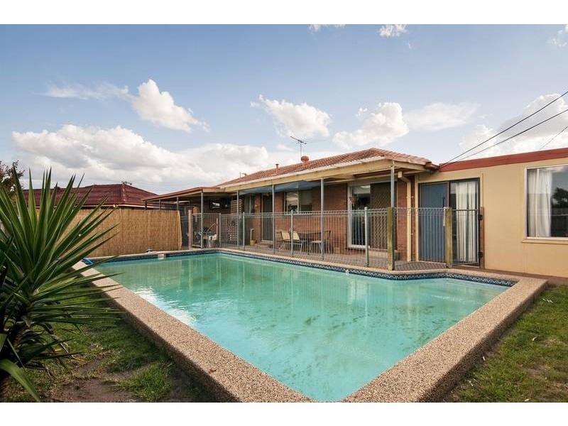 10 Bolton Rd, Wyndham Vale VIC 3024